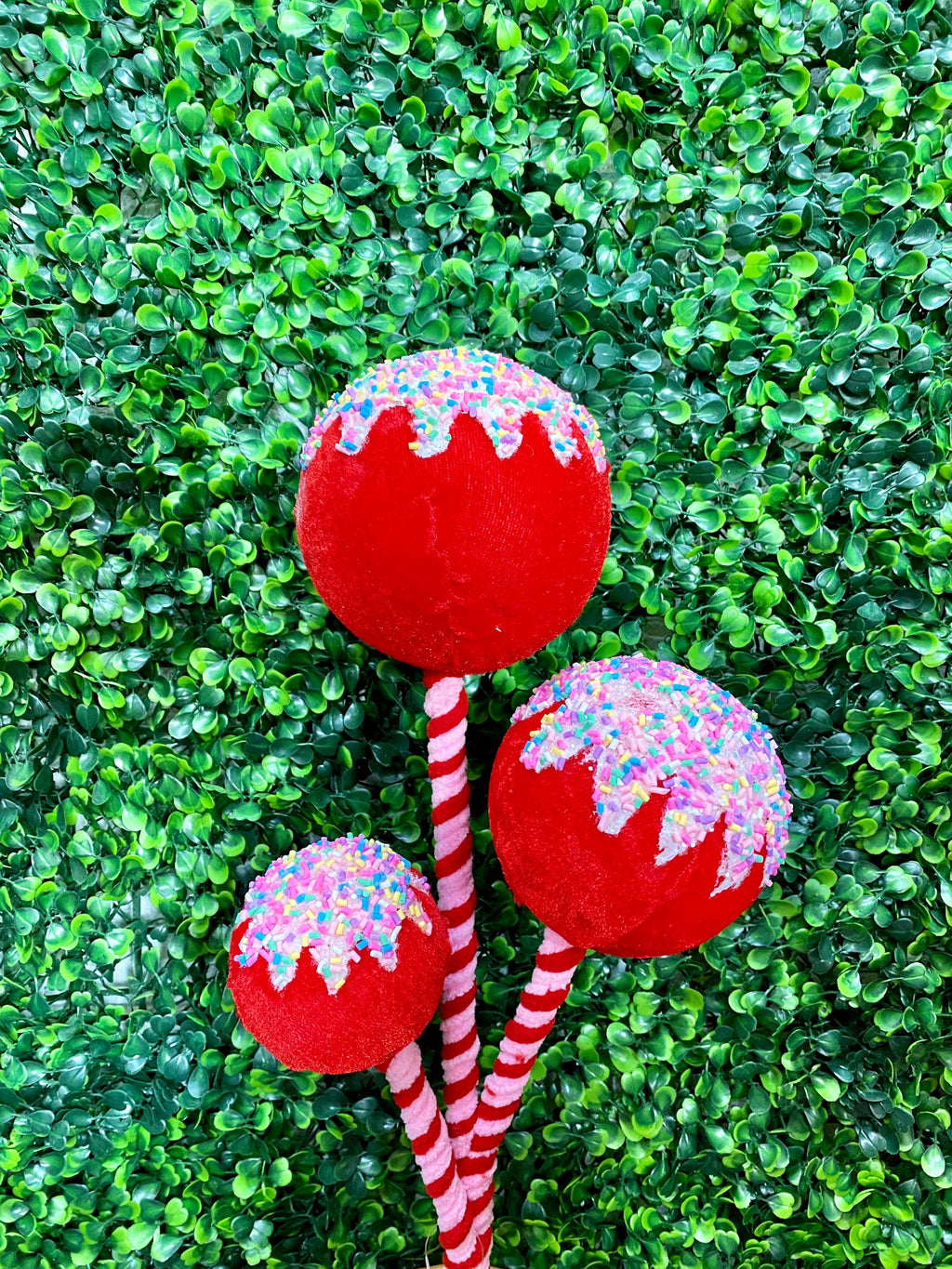 Red & Pink Candy Ball Spray - 22 Inch